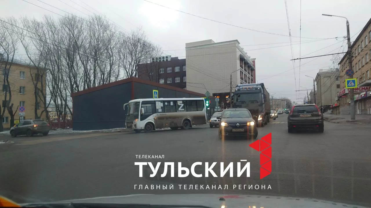 В Туле на улице 9 Мая произошло ДТП с участием автобуса