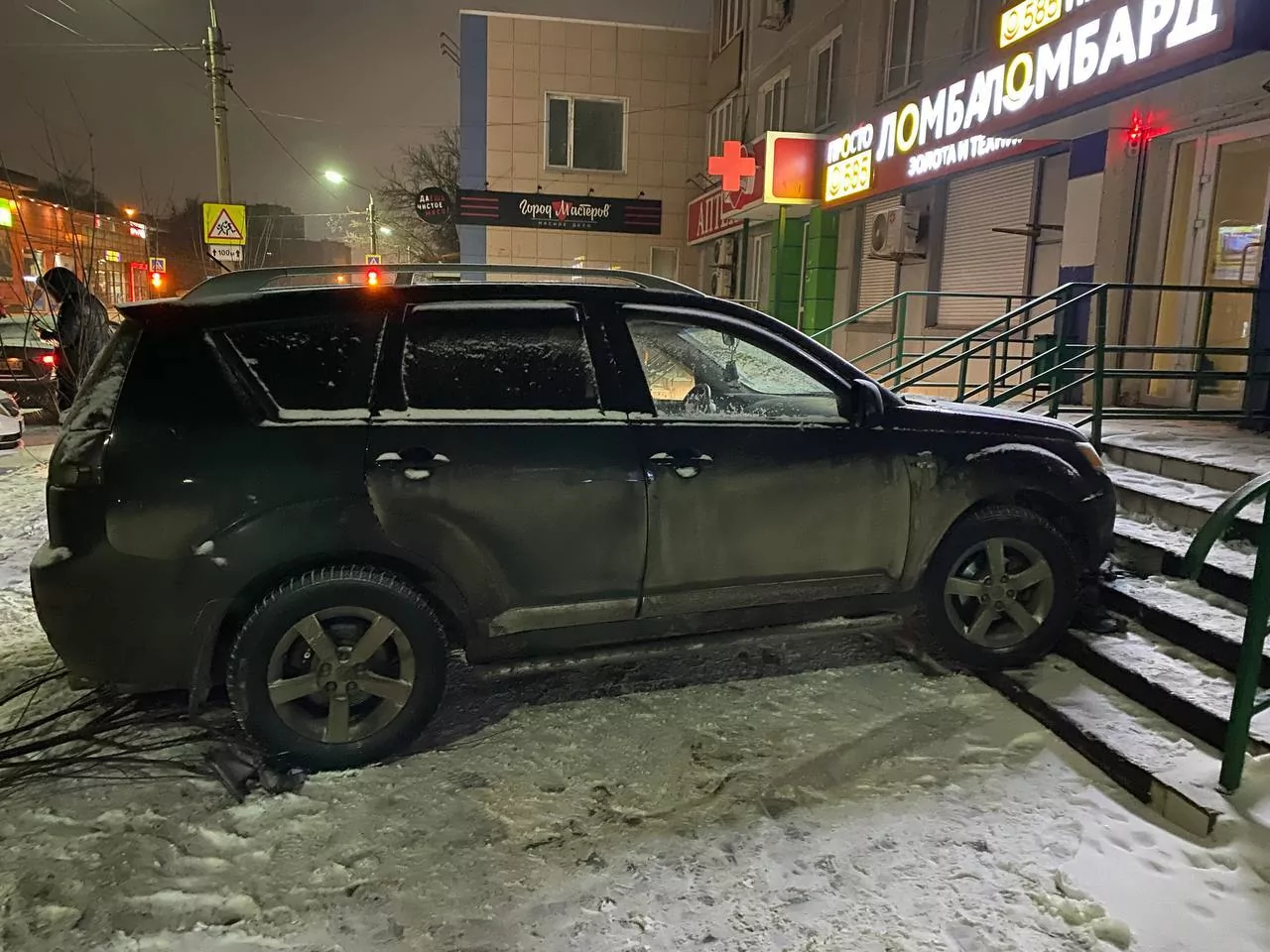 В Туле внедорожник чуть не въехал в магазин