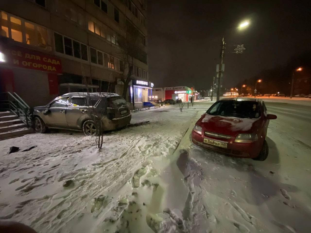 В Туле внедорожник чуть не въехал в магазин