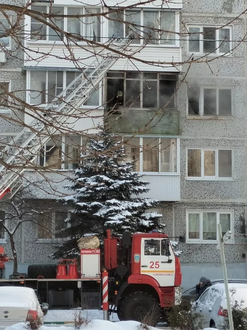 Из горящей многоэтажки в Новомосковске эвакуировали 7 человек