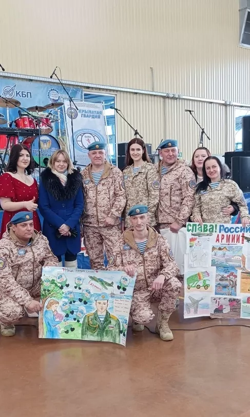 Тульские десантники поздравили оборонщиков с Днем защитника Отечества