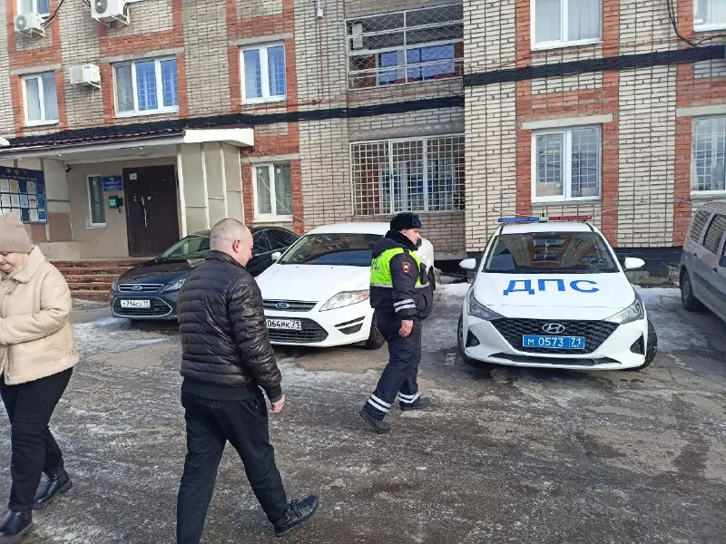 Инспекторы ГИБДД спасли жизнь туляку