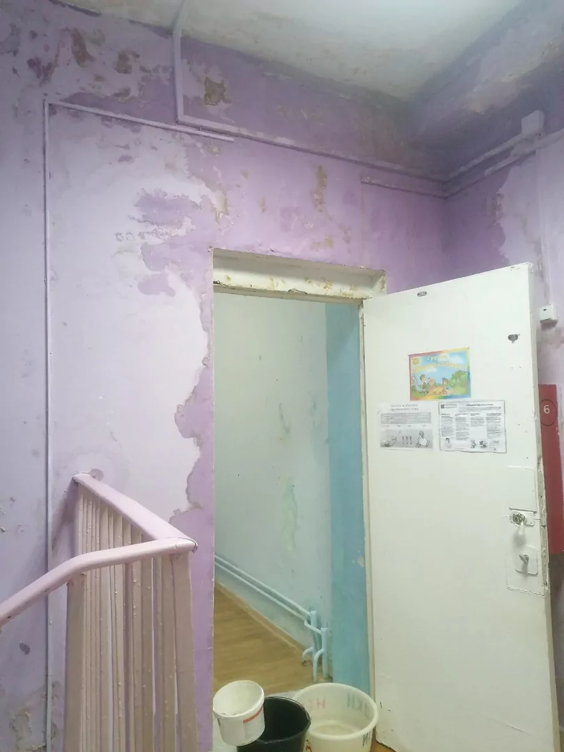 "Страшно водить ребенка": жители Алексина пожаловались на текущую крышу в детском саду