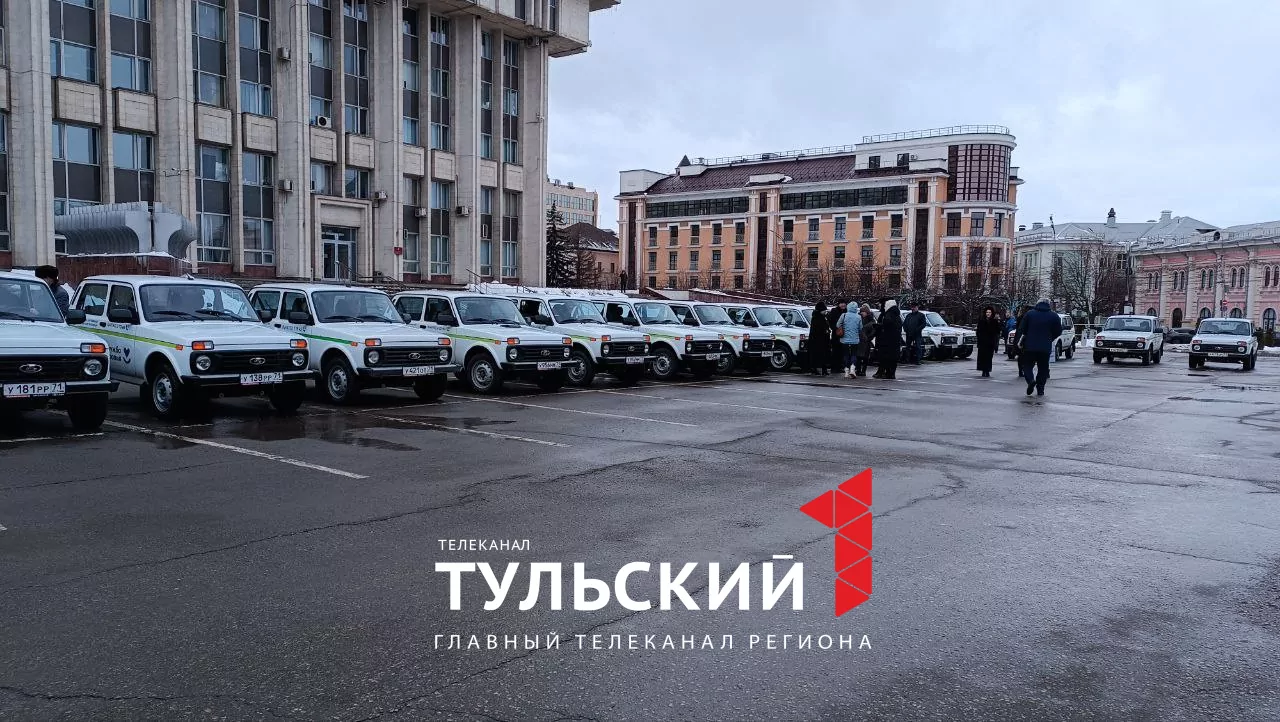Губернатор Алексей Дюмин вручил новые автомобили тульским медикам