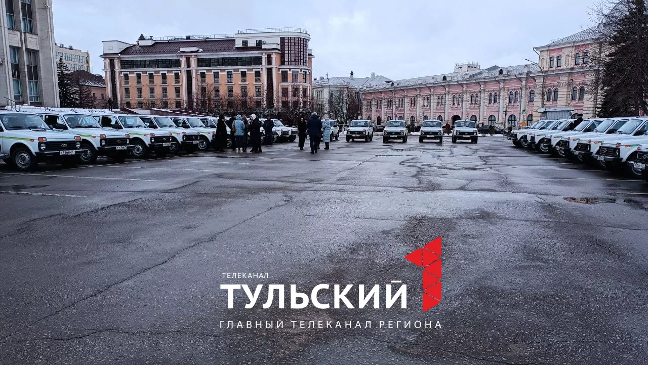 Губернатор Алексей Дюмин вручил новые автомобили тульским медикам