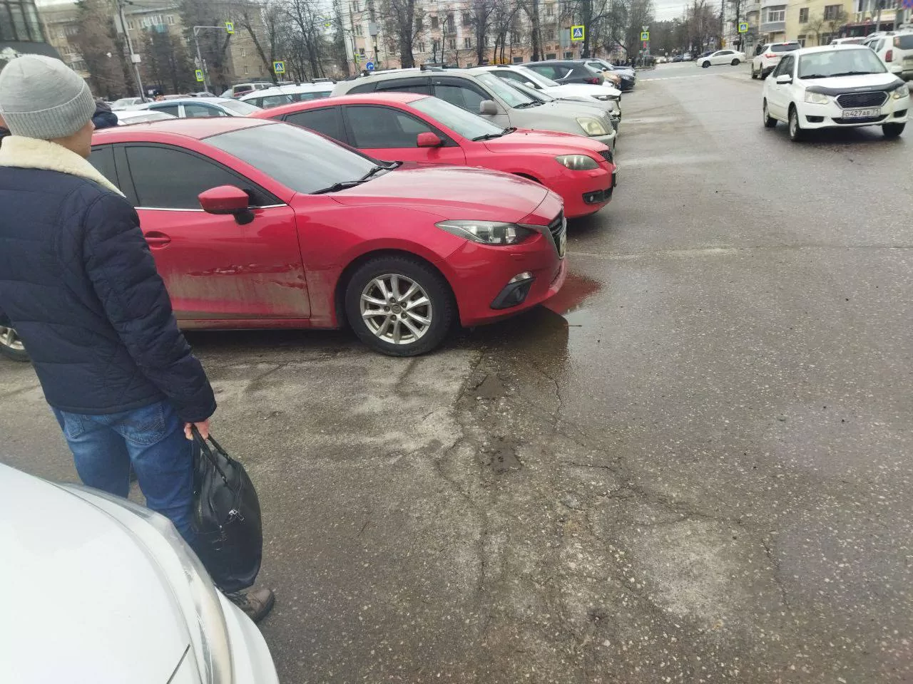 В центре Тулы на проспекте Ленина столкнулись Chery и Mazda