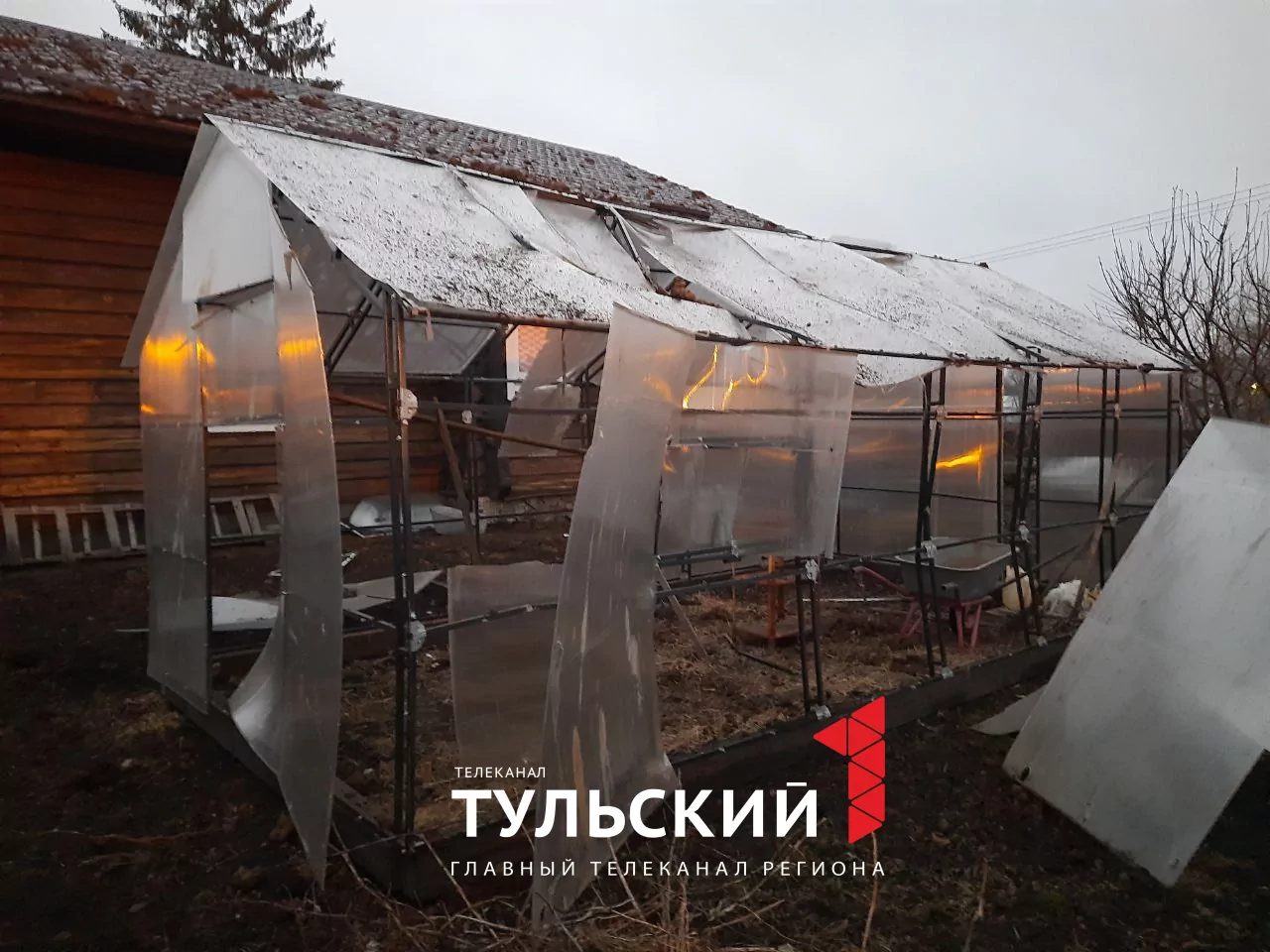 Полиция, обломки и разбитые стекла: что сейчас происходит на месте взрыва в Киреевске
