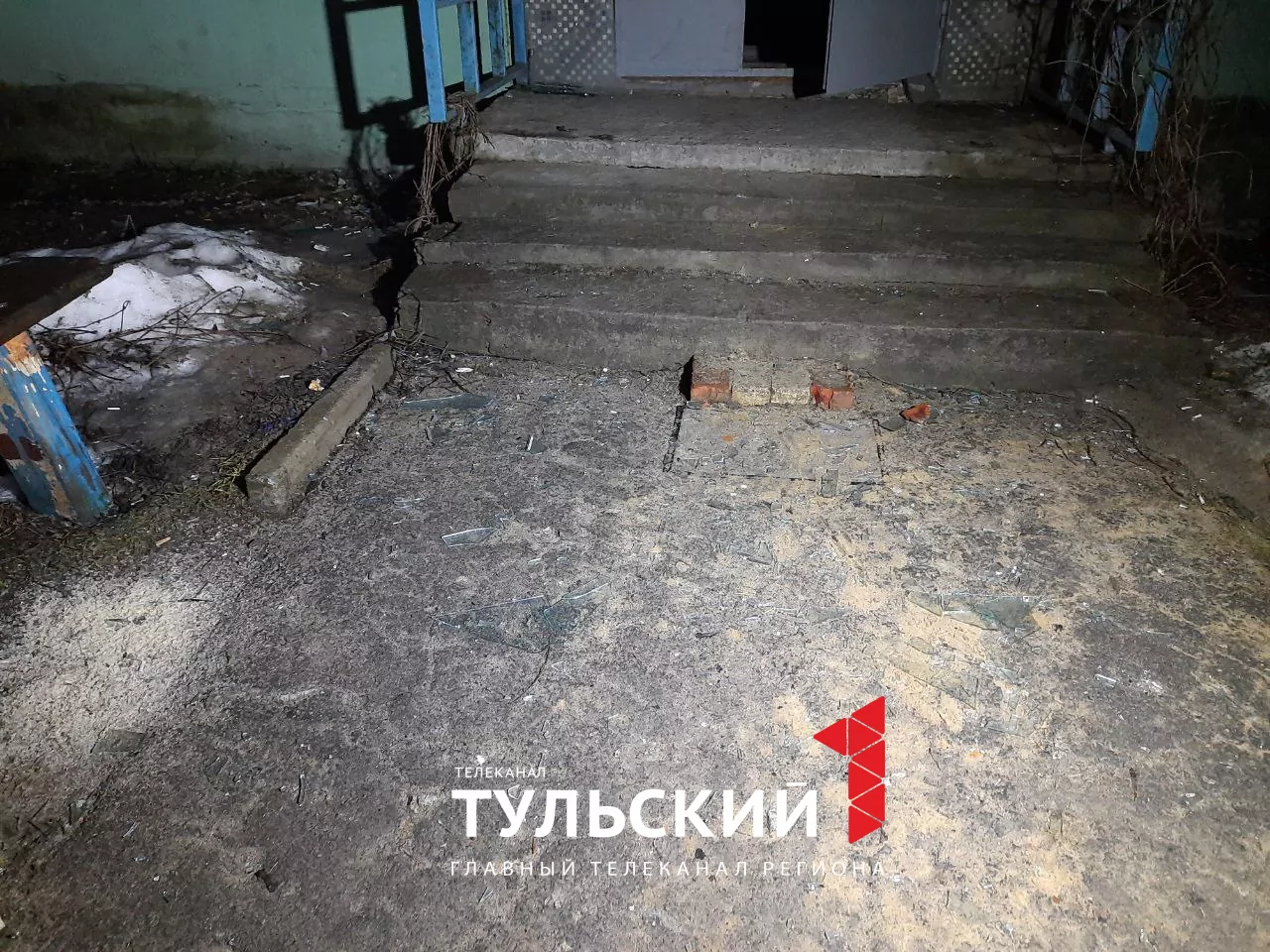 Полиция, обломки и разбитые стекла: что сейчас происходит на месте взрыва в Киреевске