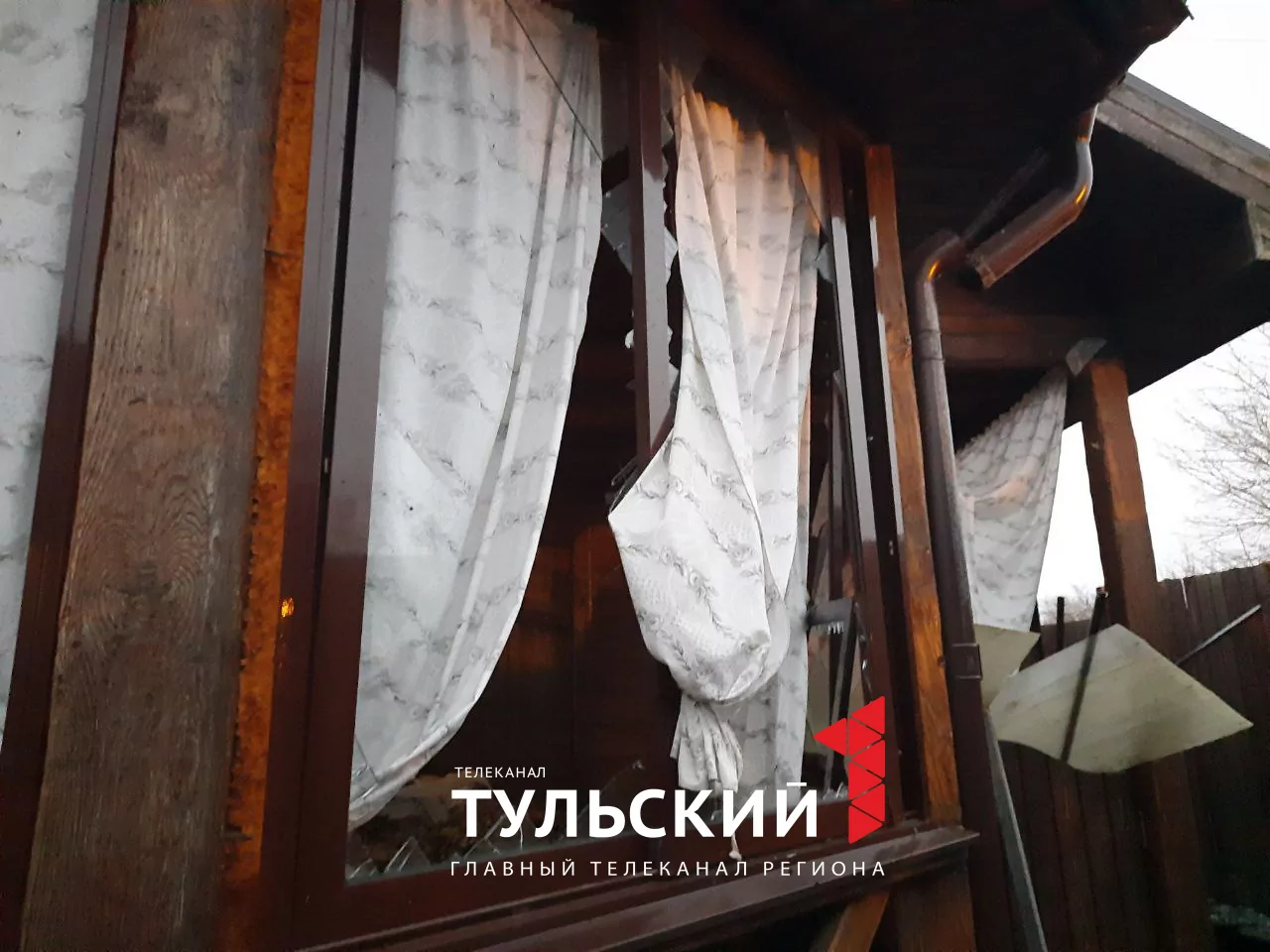 Полиция, обломки и разбитые стекла: что сейчас происходит на месте взрыва в Киреевске