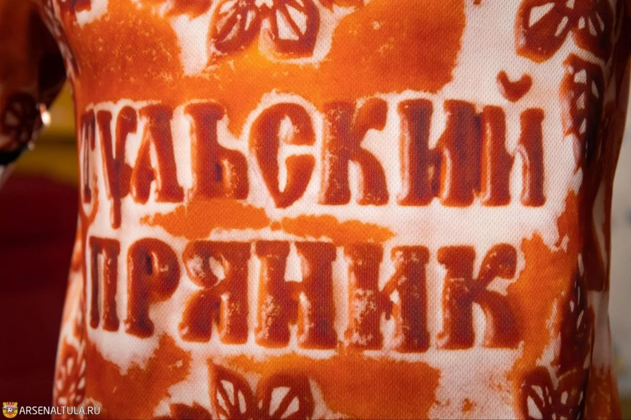 «Арсенал» одел игроков в форму с дизайном тульского пряника