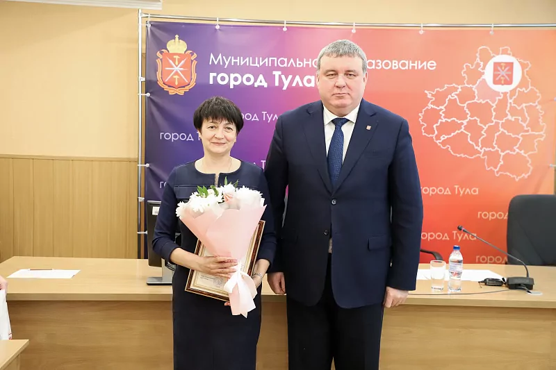 Тулякам, спасших рыбака с ребенком на Воронке, вручили награды