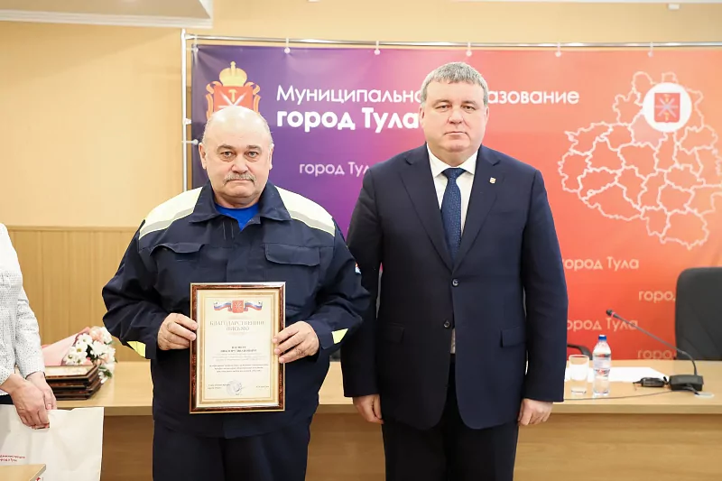 Тулякам, спасших рыбака с ребенком на Воронке, вручили награды