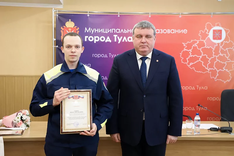 Тулякам, спасших рыбака с ребенком на Воронке, вручили награды