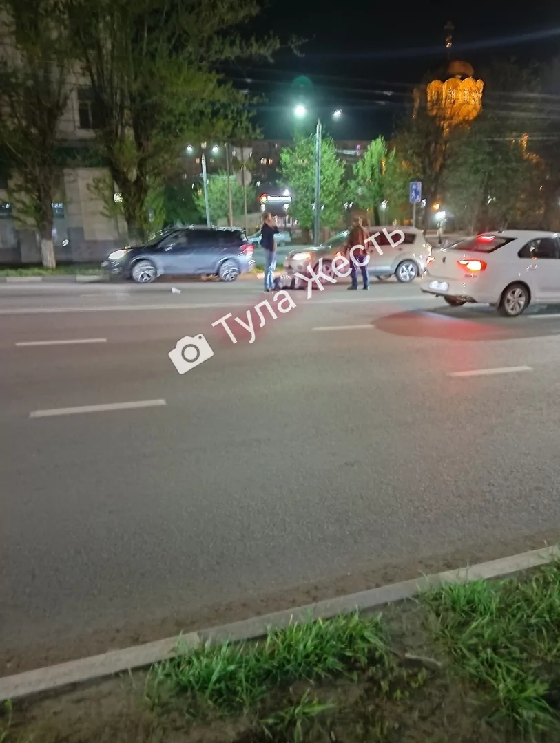 В Туле на улице Октябрьской пешеход попал под колеса кроссовера