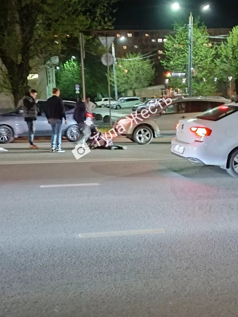 В Туле на улице Октябрьской пешеход попал под колеса кроссовера