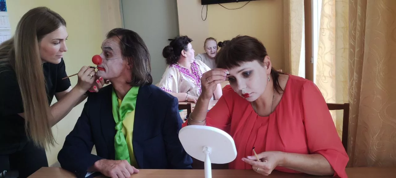 Инвалидов под Тулой лечат с помощью клоунады