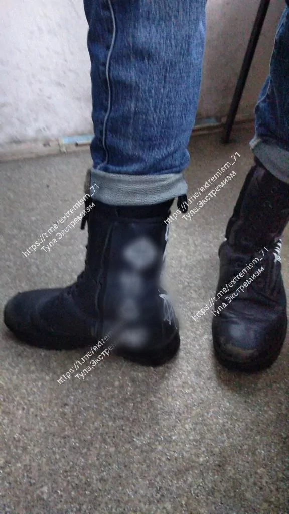 В Туле слесаря оштрафовали за нацистскую символику на берцах