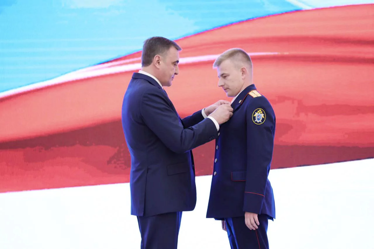 Алексей Дюмин наградил отличившихся сотрудников Следственного комитета