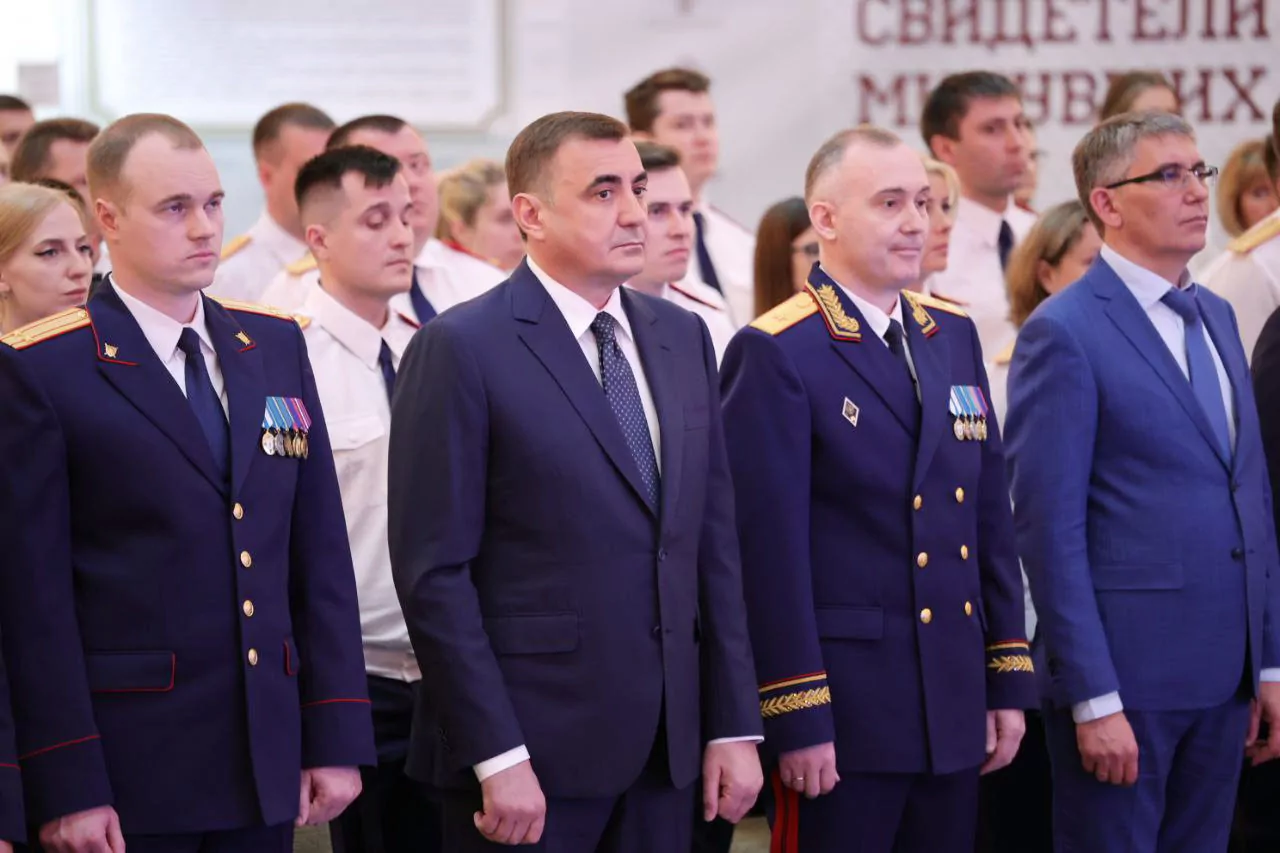 Алексей Дюмин наградил отличившихся сотрудников Следственного комитета