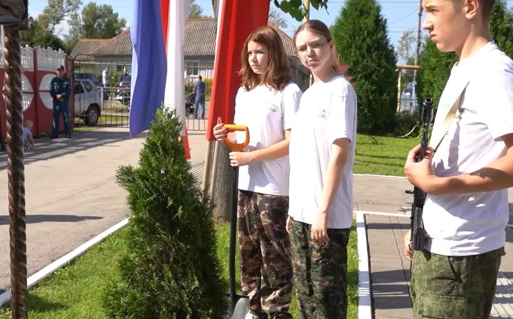 В День Знаний в Суворовской Гимназии высадили аллею памяти