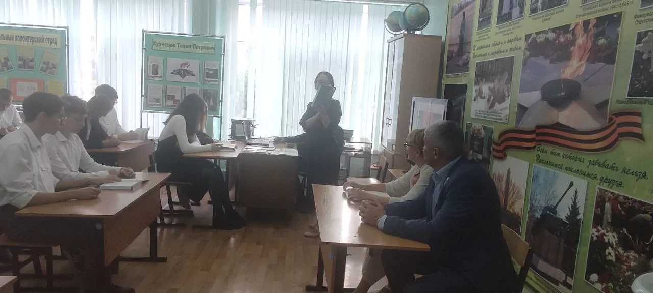 "Разговоры о важном": в Туле ветеран СВО провел урок для 11-классников