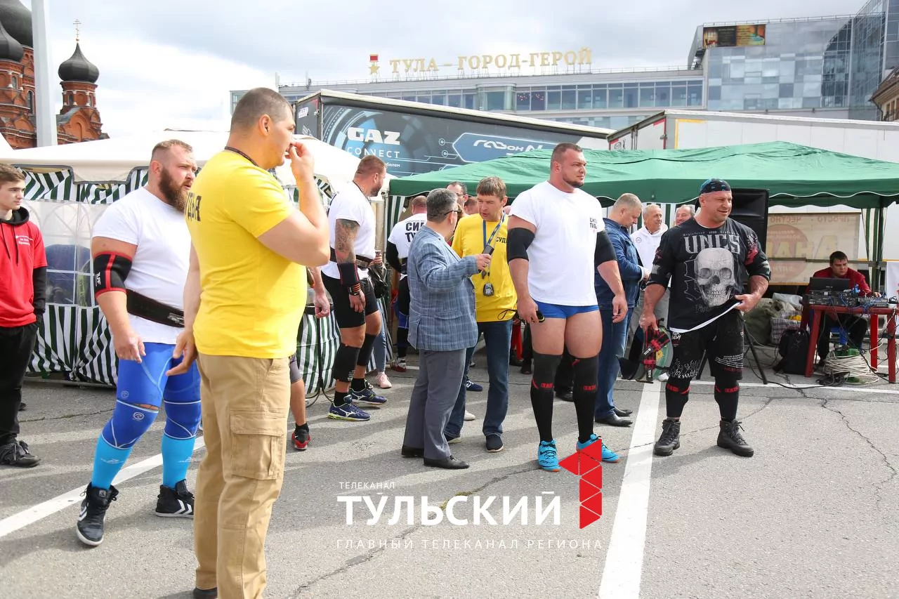 В День города на площади Ленина определили самого сильного туляка: фоторепортаж