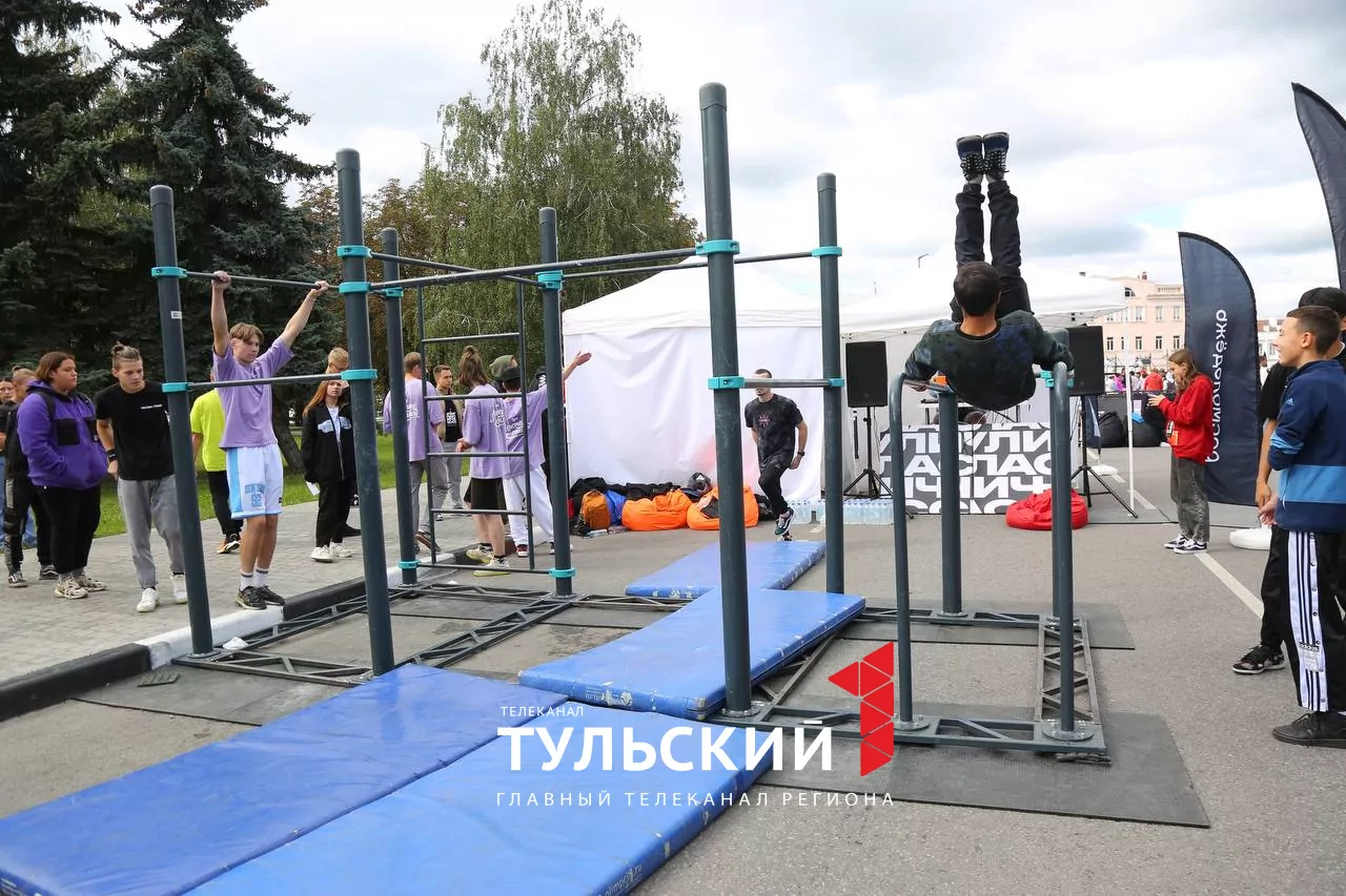 В День города на площади Ленина определили самого сильного туляка: фоторепортаж