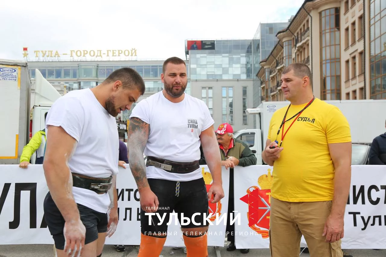 В День города на площади Ленина определили самого сильного туляка: фоторепортаж
