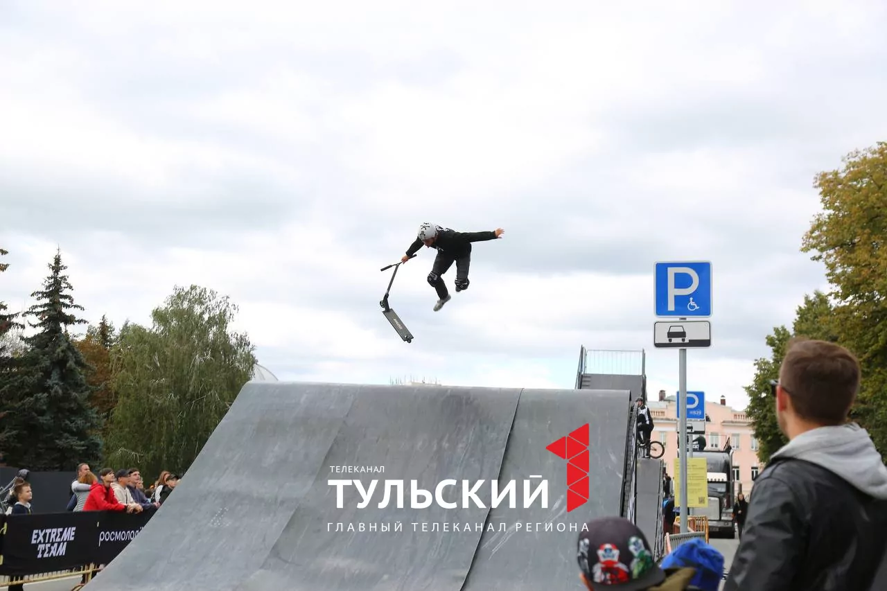 В День города на площади Ленина определили самого сильного туляка: фоторепортаж
