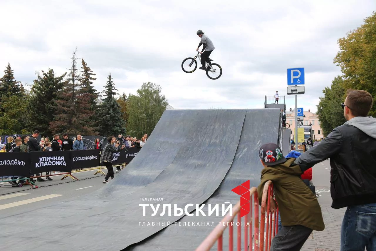 В День города на площади Ленина определили самого сильного туляка: фоторепортаж