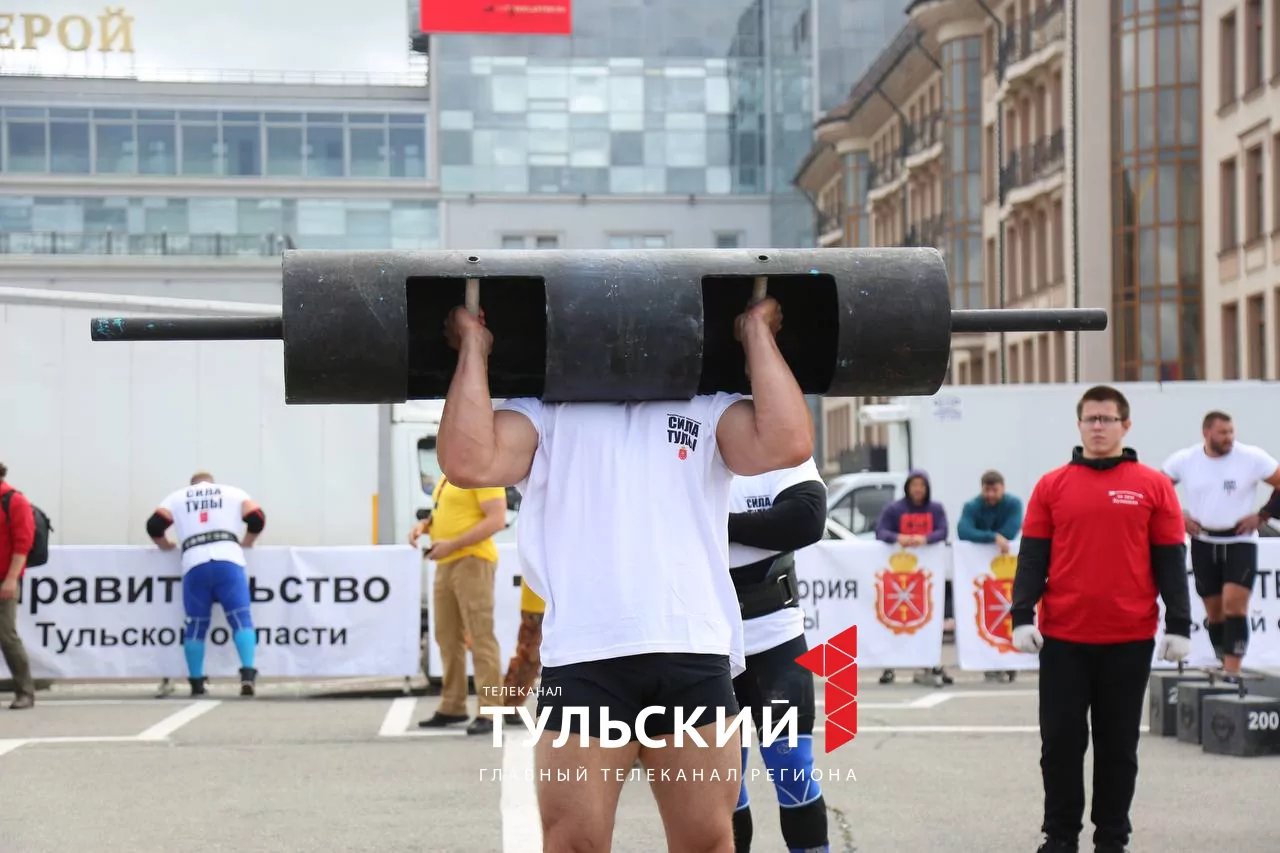 В День города на площади Ленина определили самого сильного туляка: фоторепортаж