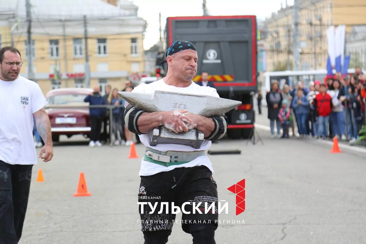 В День города на площади Ленина определили самого сильного туляка: фоторепортаж