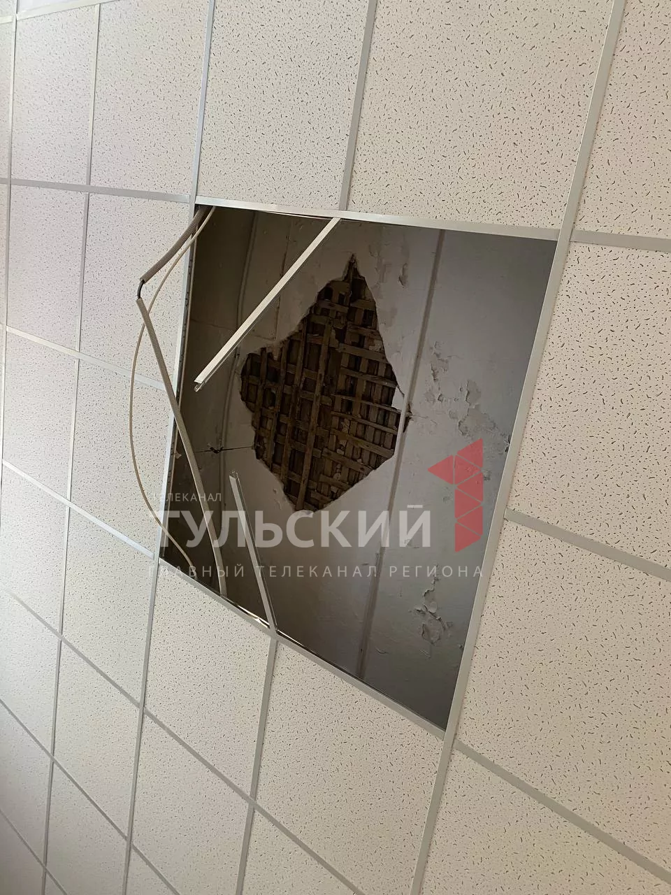 Туляки сообщили об обрушившемся потолке в ясногорской школе: видео