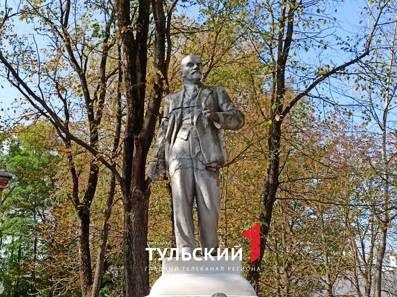 "Что в руке у Ильича": туляков удивил необычный памятник Ленину