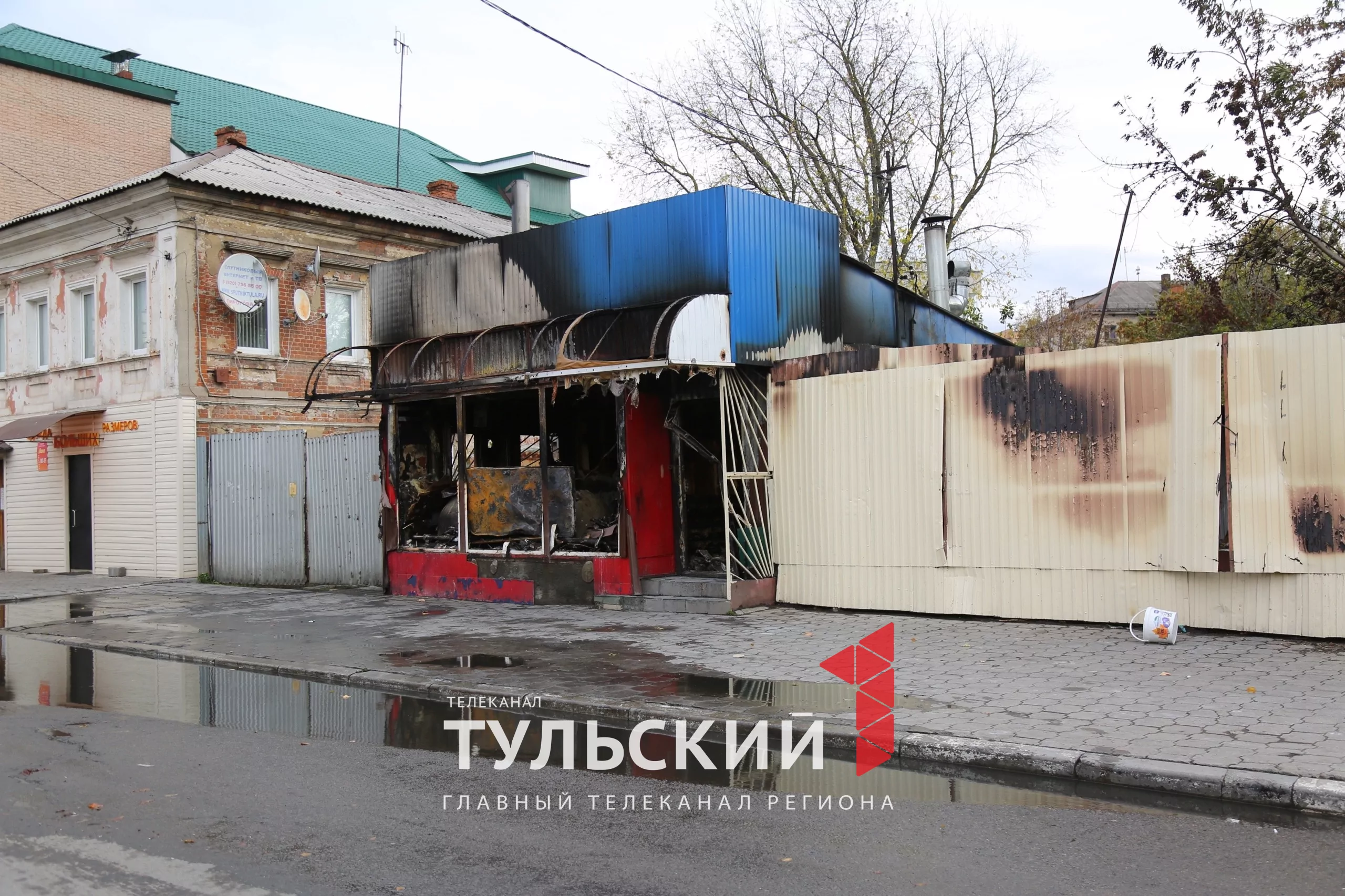 На улице Пирогова в Туле сгорела торговая палатка: есть погибшие