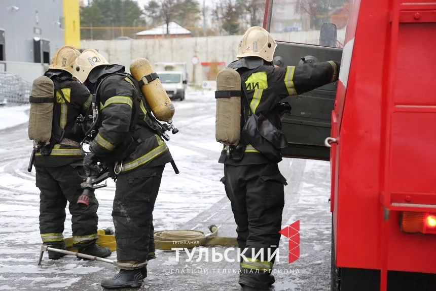 Тульские спасатели отработали действия при пожаре в торговом центре «Зельгрос»