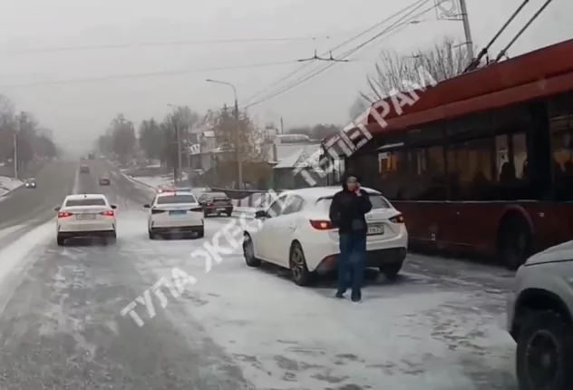 На Московском путепроводе в Туле произошло 4 ДТП