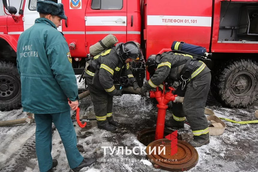 Тульские спасатели отработали действия при пожаре в торговом центре «Зельгрос»