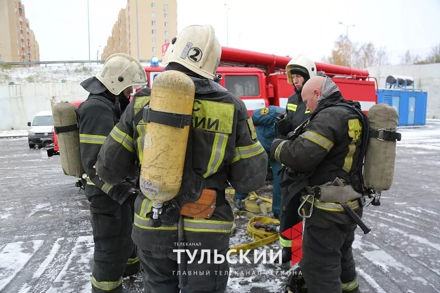 Тульские спасатели отработали действия при пожаре в торговом центре «Зельгрос»