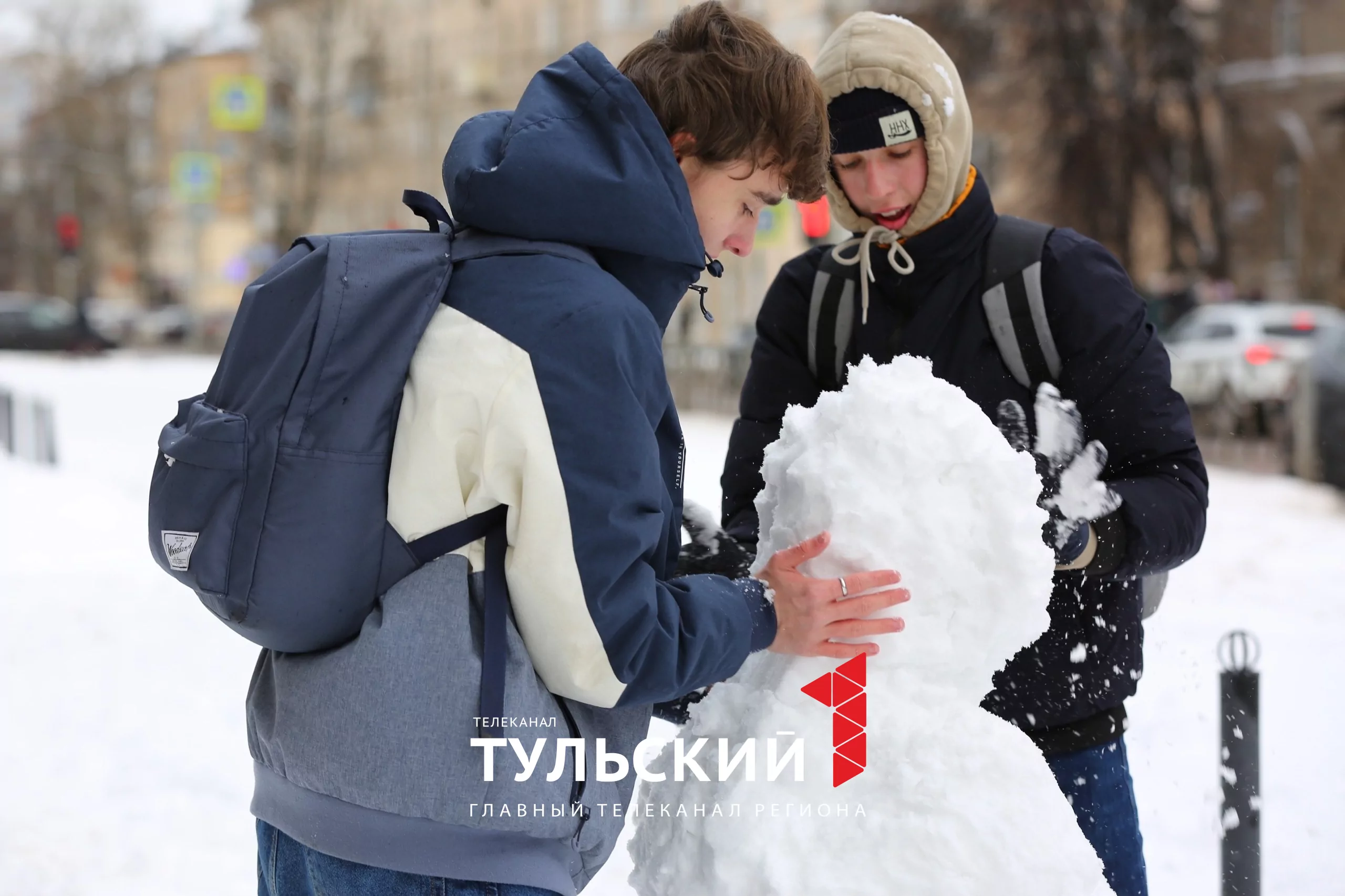 Как туляки "откапывали" машины и добирались на работу после ночного снегопада: фоторепортаж
