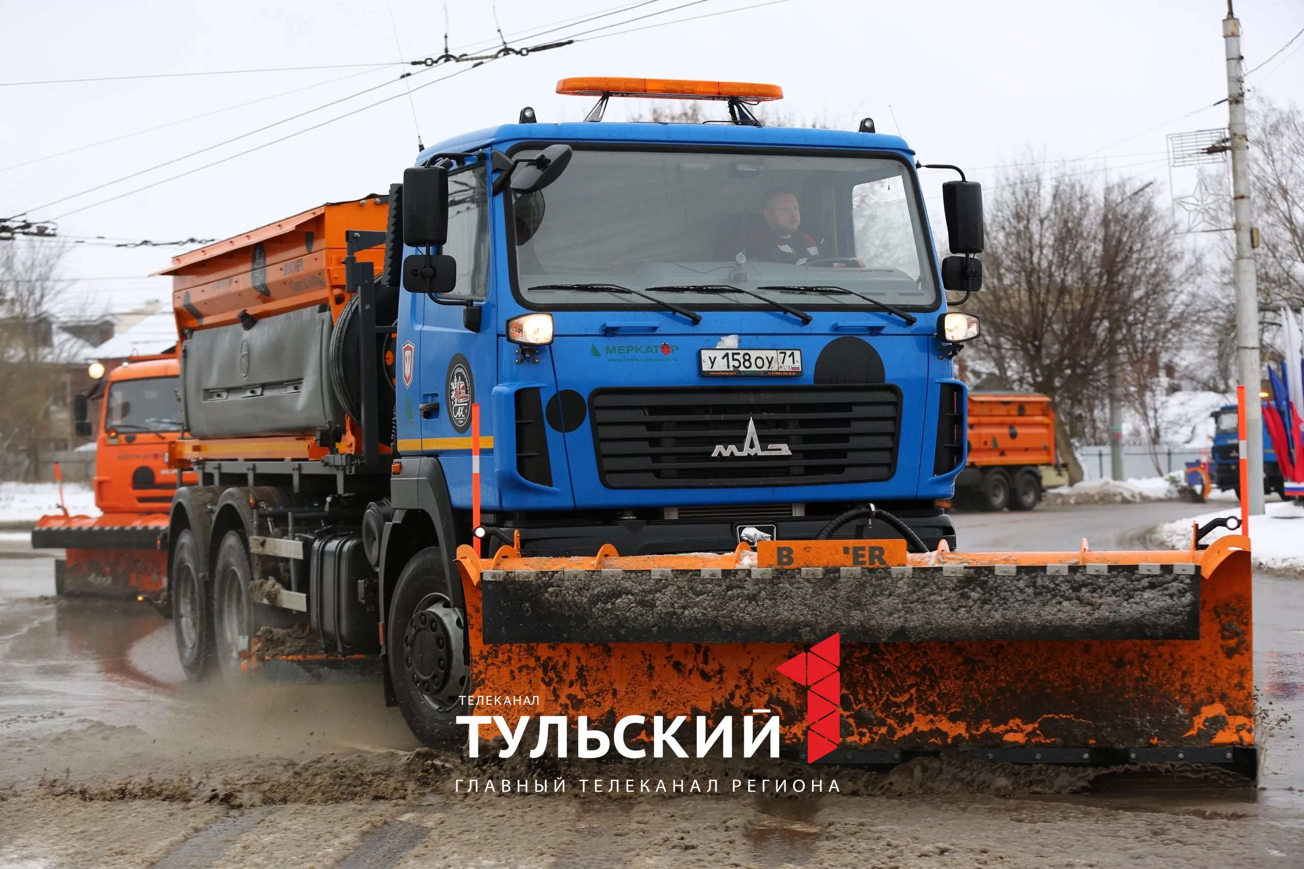 Как туляки "откапывали" машины и добирались на работу после ночного снегопада: фоторепортаж