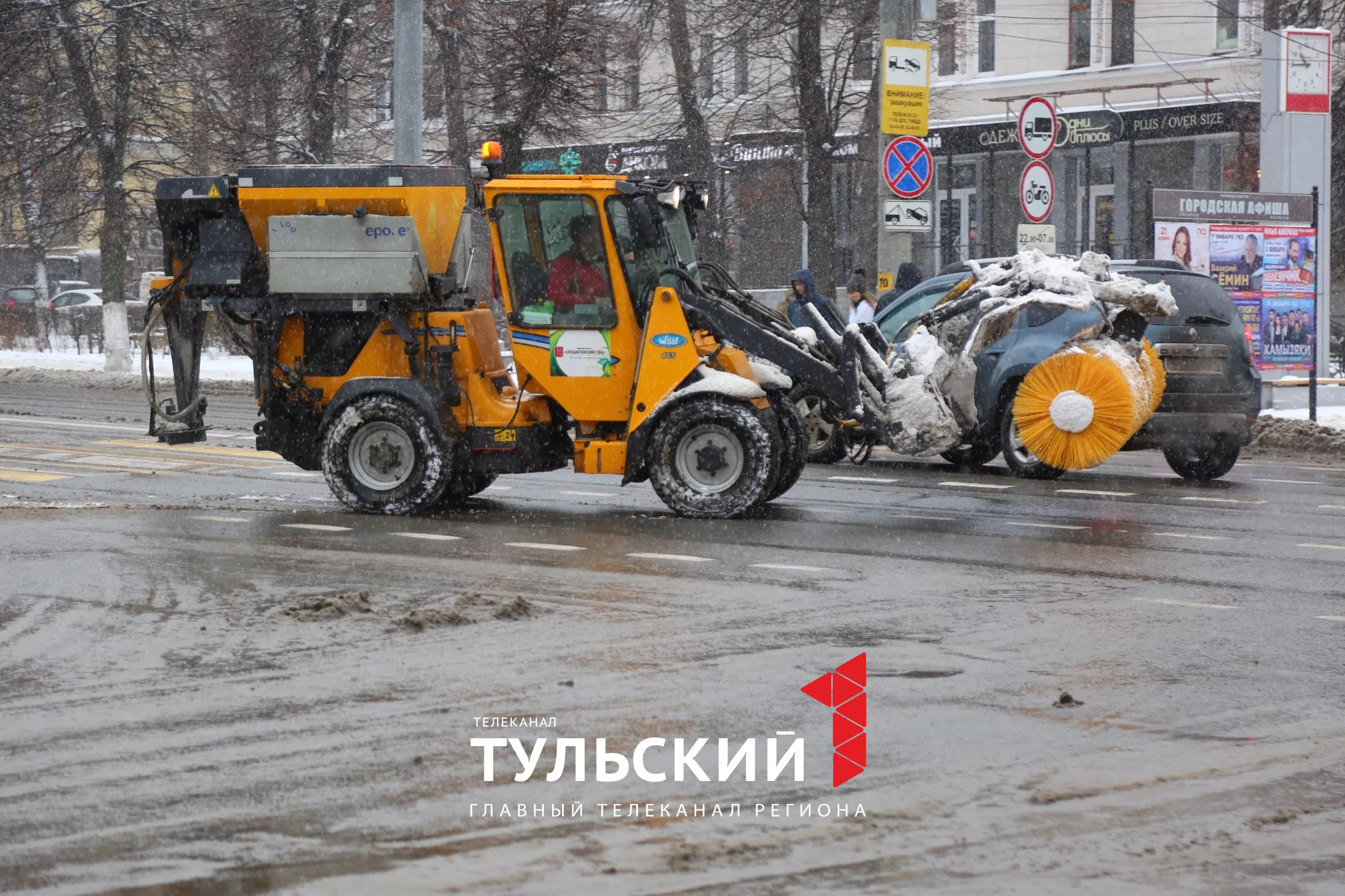 Как туляки "откапывали" машины и добирались на работу после ночного снегопада: фоторепортаж