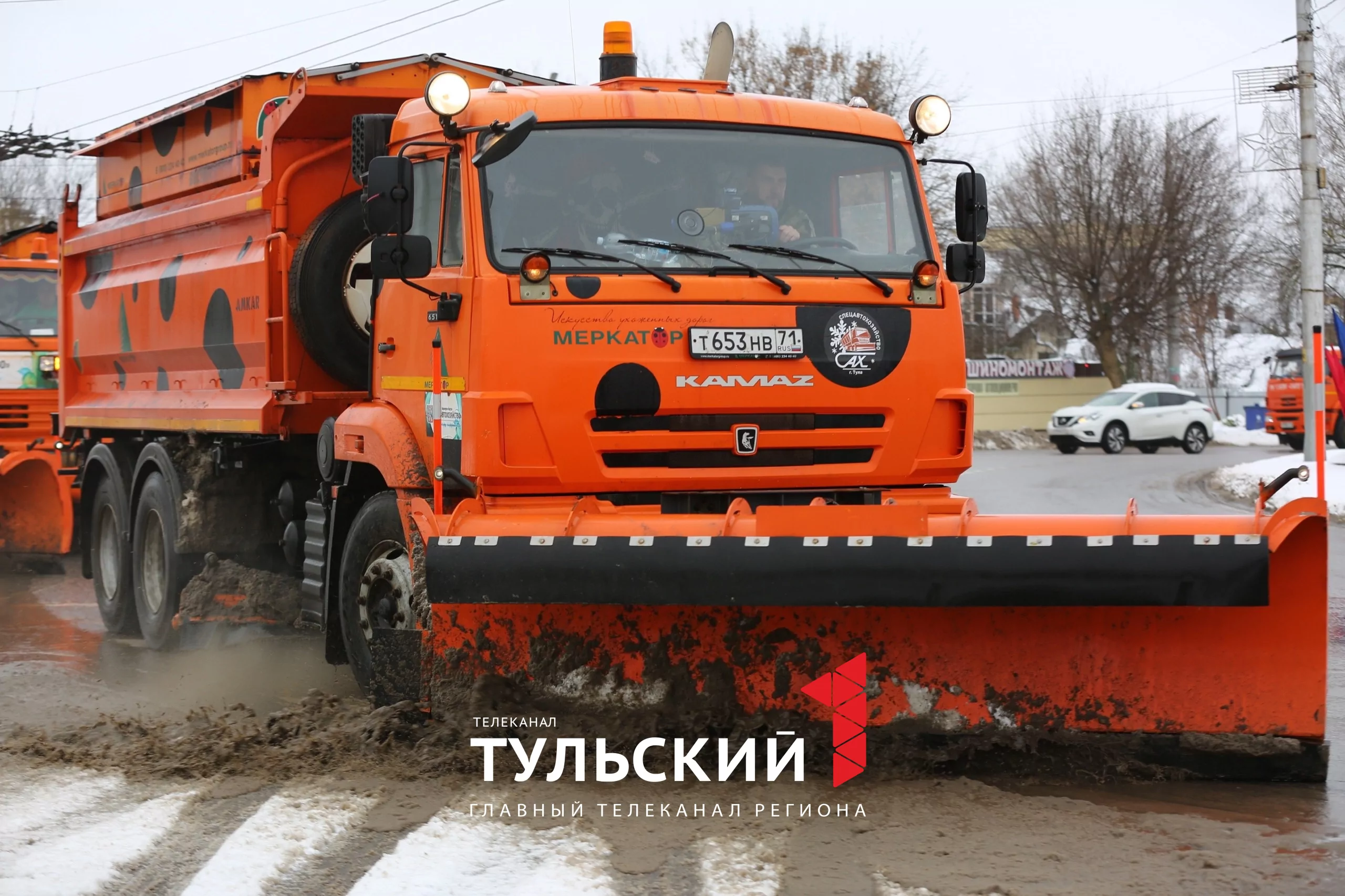 Как туляки "откапывали" машины и добирались на работу после ночного снегопада: фоторепортаж