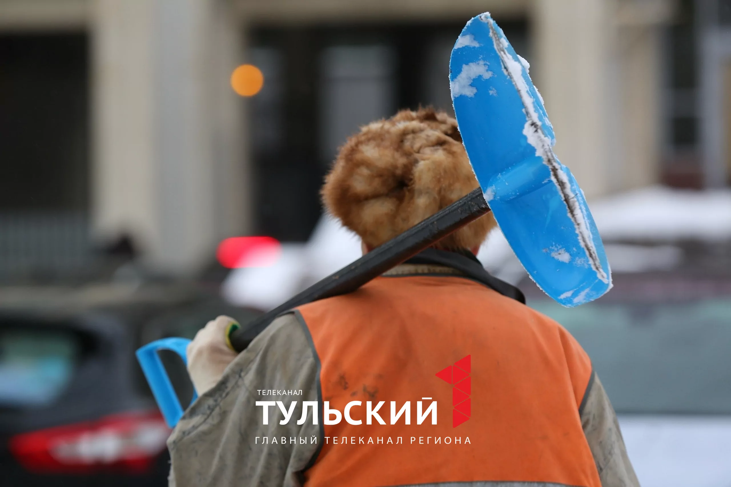 Как туляки "откапывали" машины и добирались на работу после ночного снегопада: фоторепортаж