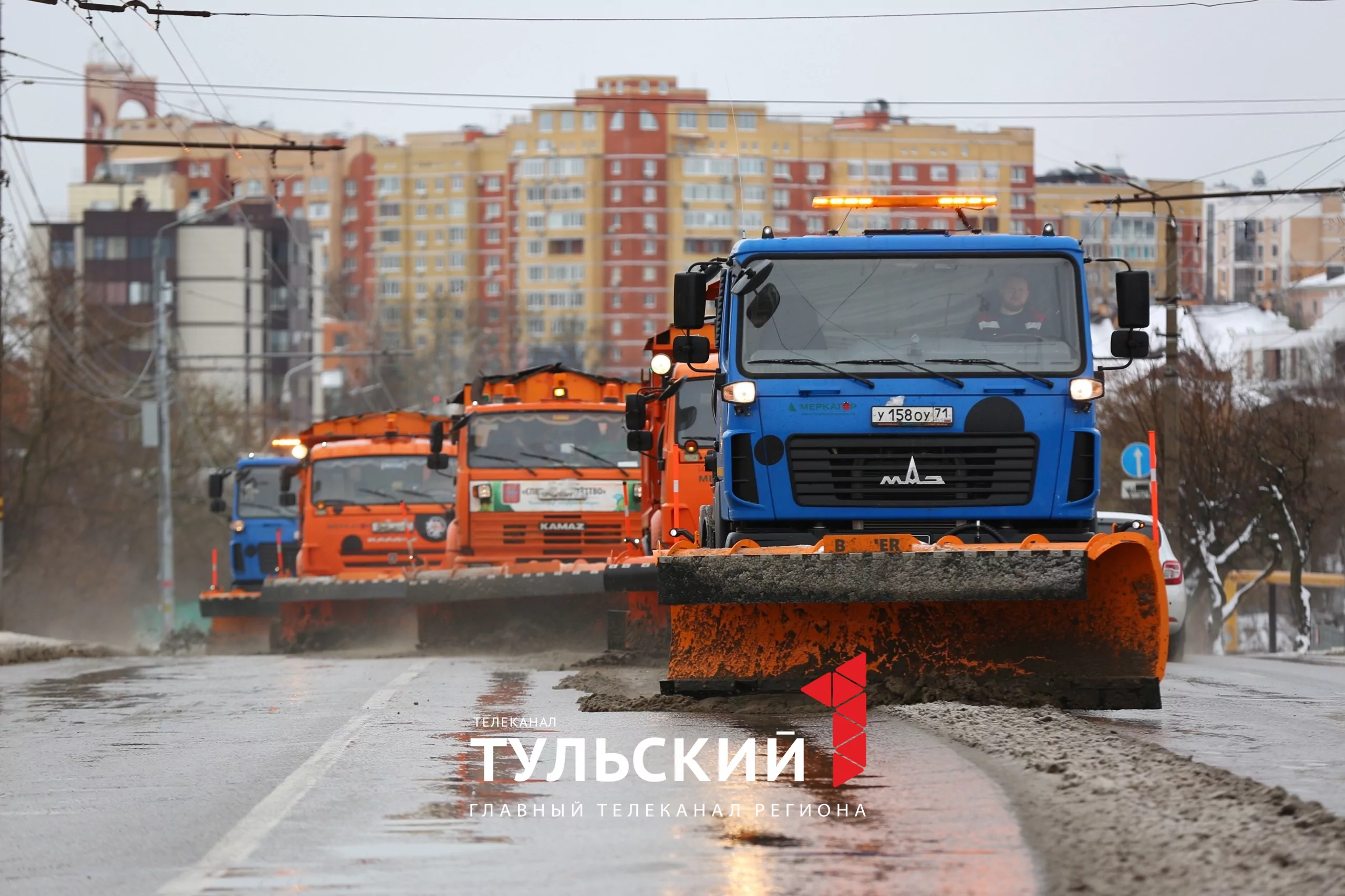 Как туляки "откапывали" машины и добирались на работу после ночного снегопада: фоторепортаж