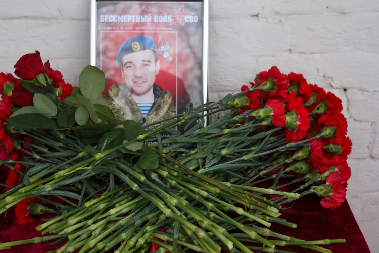 В память о погибшем бойце СВО в Узловской школе открыли мемориальную доску