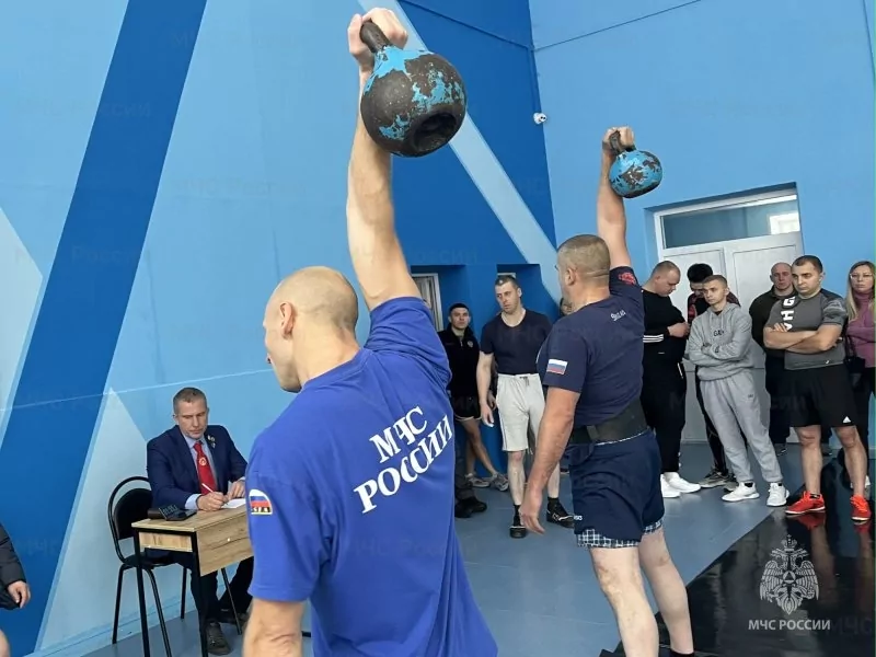 Тульские сотрудники МЧС стали призерами соревнований по силовому многоборью