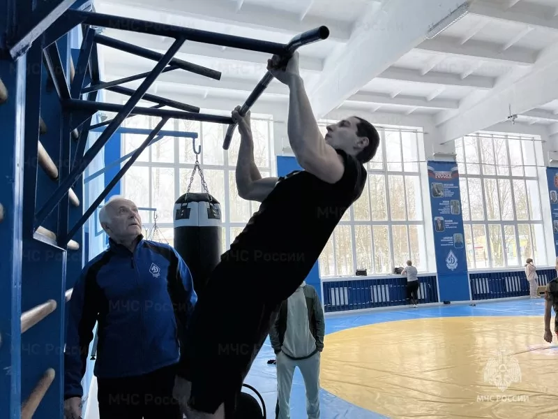 Тульские сотрудники МЧС стали призерами соревнований по силовому многоборью