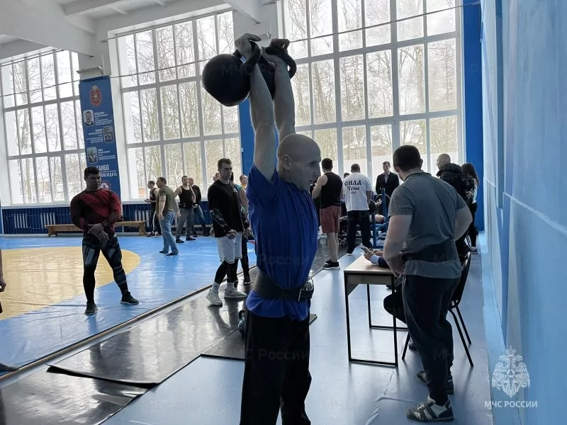 Тульские сотрудники МЧС стали призерами соревнований по силовому многоборью