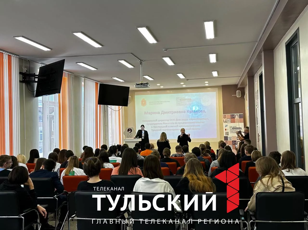 Профессиональные швеи провели мастер-класс по дизайну одежды для школьников в Туле